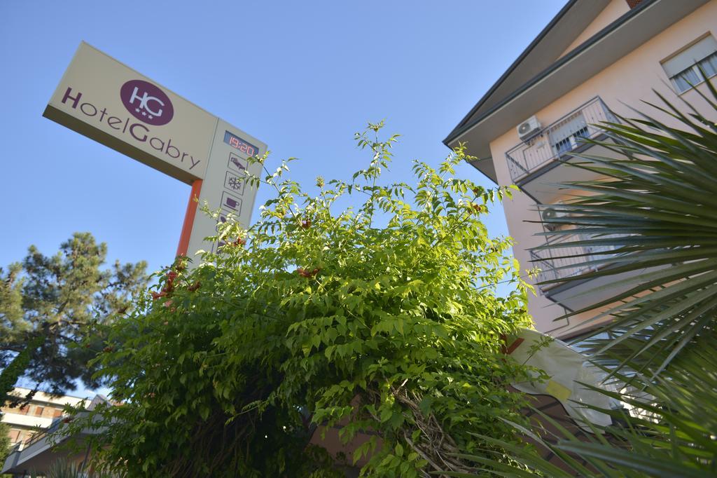 Hotel Gabry Червия Екстериор снимка