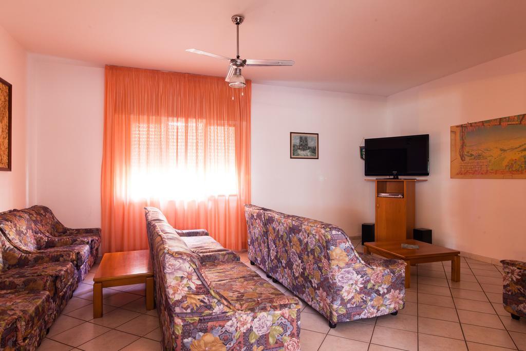 Hotel Gabry Червия Екстериор снимка