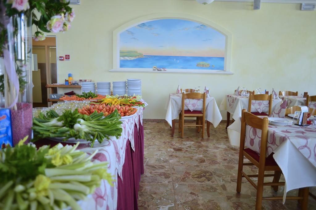 Hotel Gabry Червия Екстериор снимка