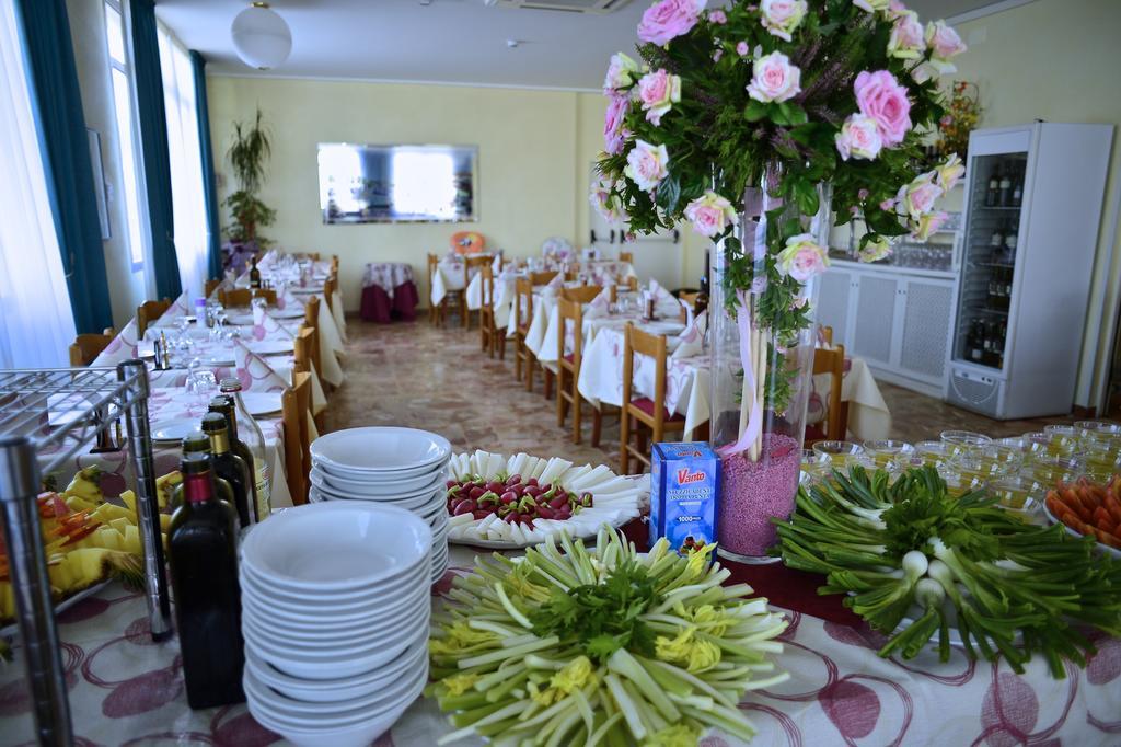 Hotel Gabry Червия Екстериор снимка