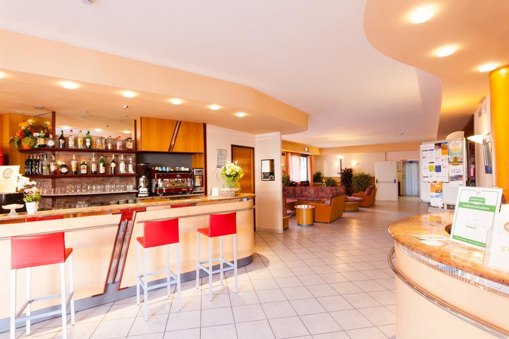 Hotel Gabry Червия Екстериор снимка