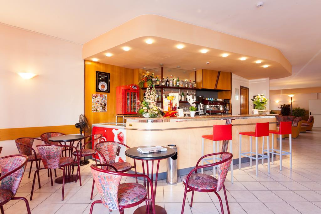 Hotel Gabry Червия Екстериор снимка