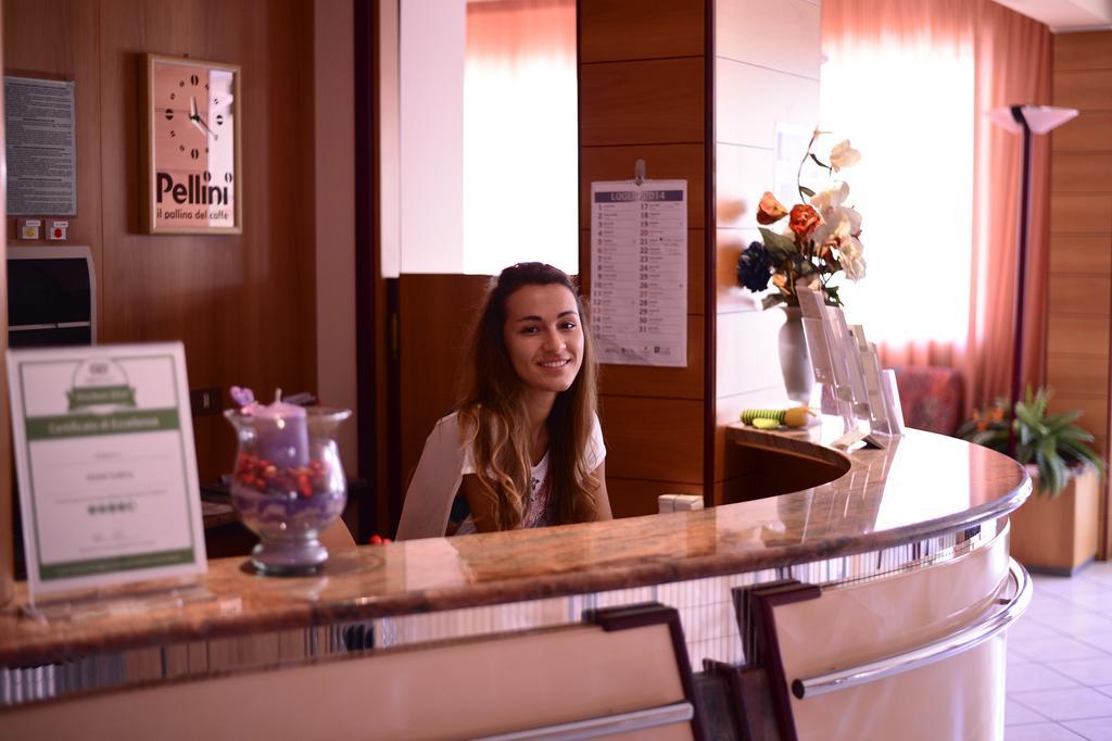 Hotel Gabry Червия Екстериор снимка